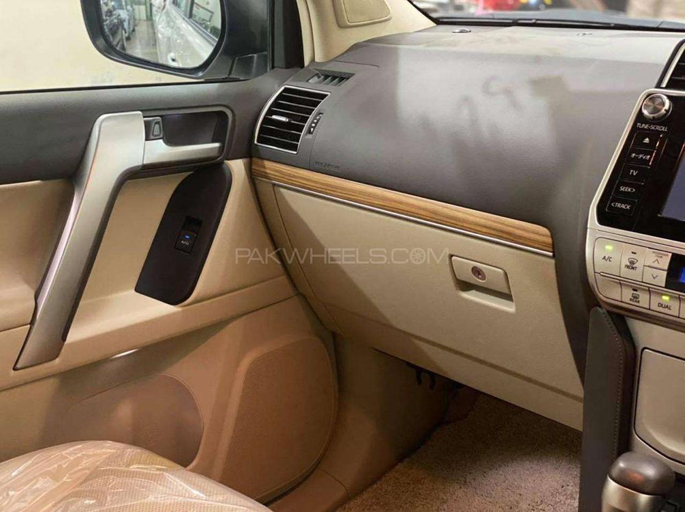 Toyota Prado 2017 for Sale in Lahore Toyota Prado 2017 for Sale in Lahore Image-7