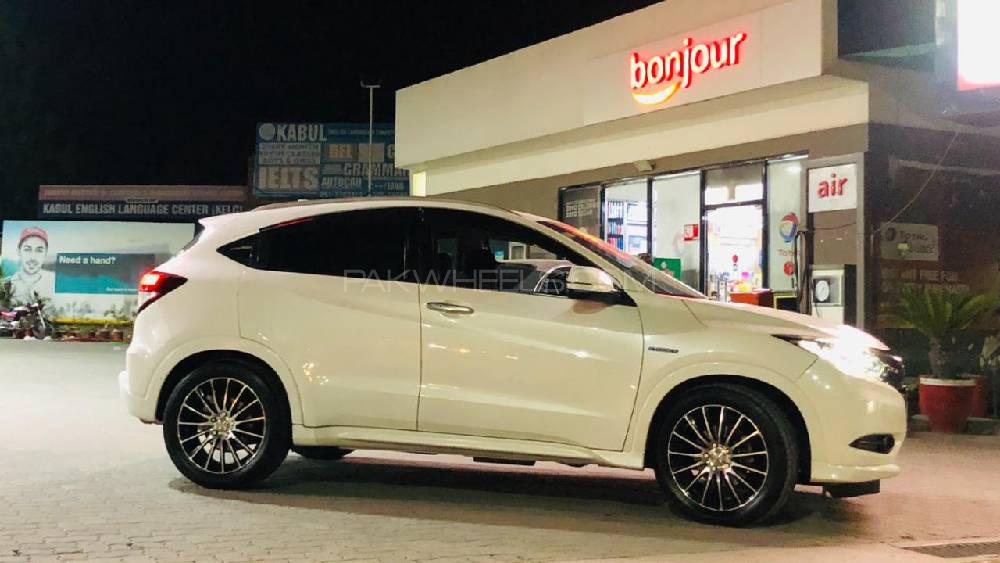 Honda Vezel 2014 for Sale in Peshawar Image-1