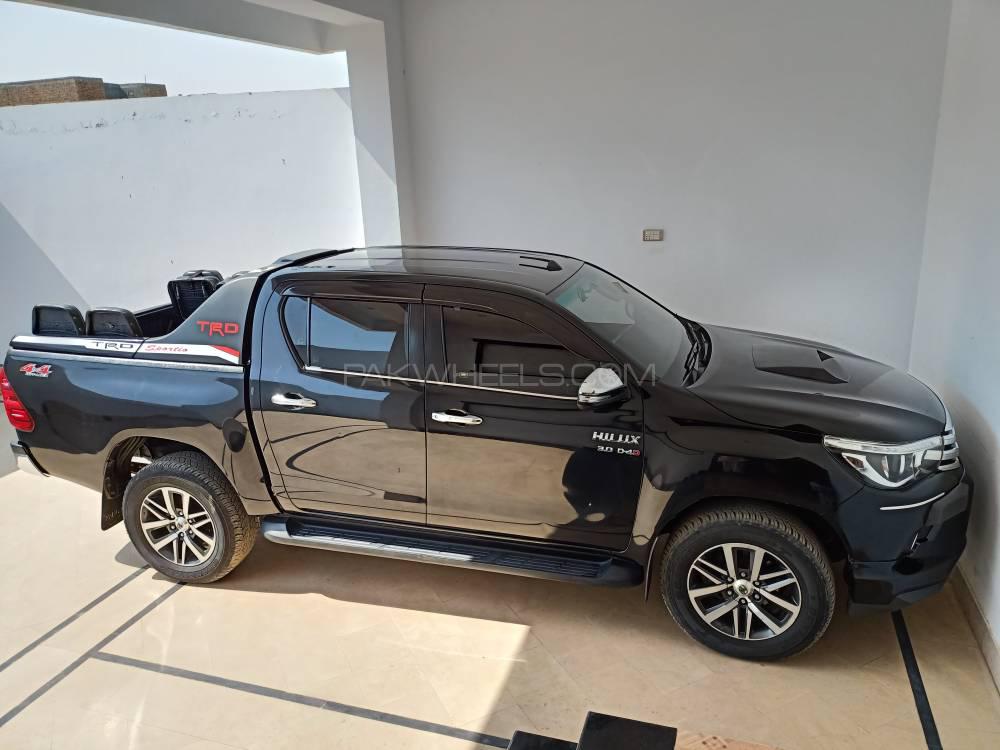 Toyota Hilux 2017 for Sale in Ahmed Pur East Image-1