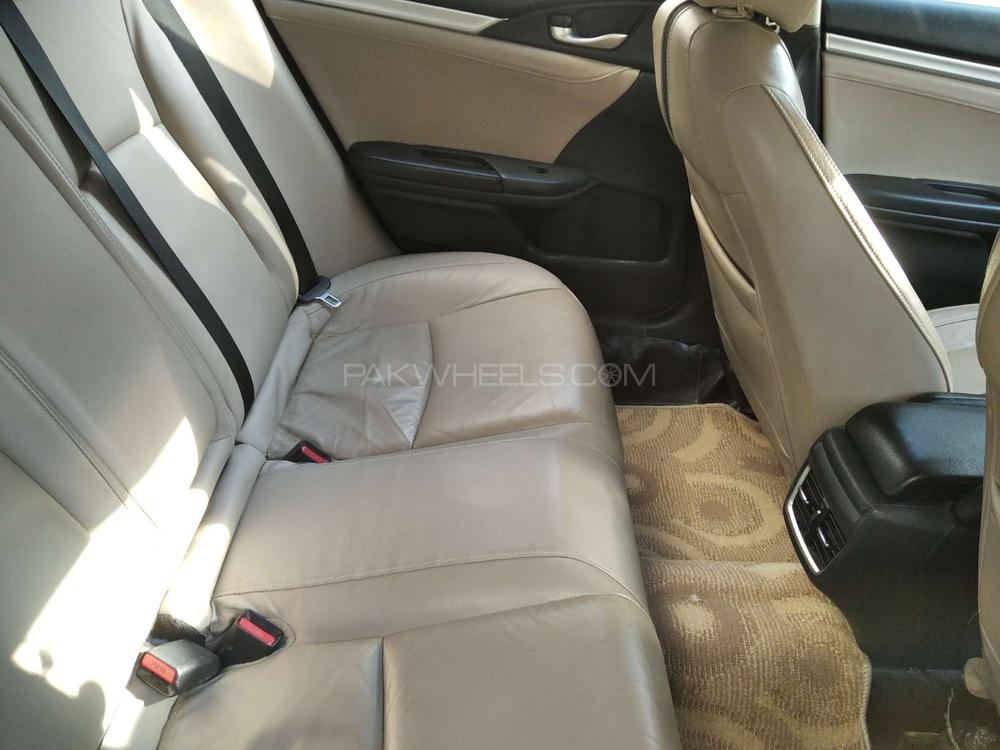 Honda Civic 2017 for Sale in Hyderabad Honda Civic 2017 for Sale in Hyderabad Image-5