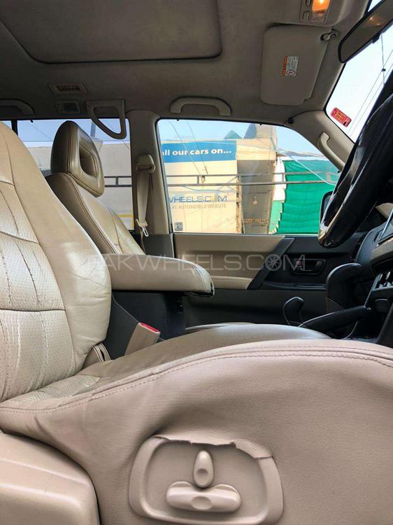 Mitsubishi Pajero 2000 for Sale in Lahore Mitsubishi Pajero 2000 for Sale in Lahore Image-4