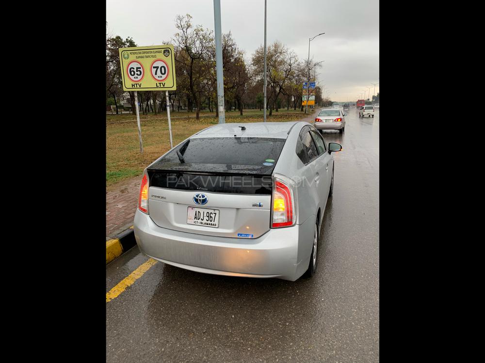 Toyota Prius 2013 for Sale in Peshawar Toyota Prius 2013 for Sale in Peshawar Image-8