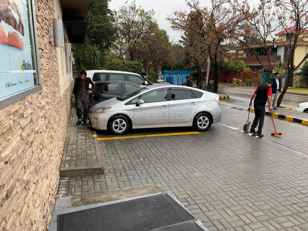Toyota Prius 2013 for Sale in Peshawar Toyota Prius 2013 for Sale in Peshawar Image-9