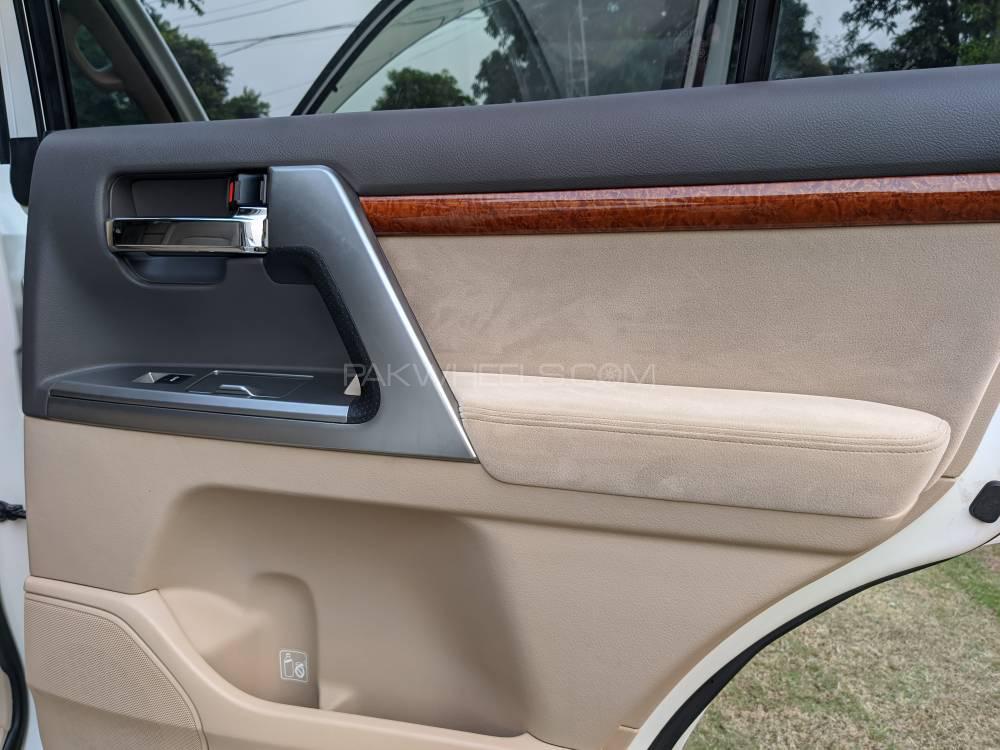 Toyota Land Cruiser 2013 for Sale in Lahore Toyota Land Cruiser 2013 for Sale in Lahore Image-10