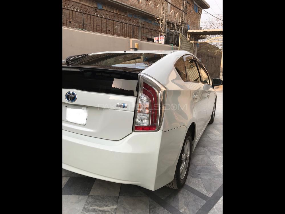 Toyota Prius 2014 for Sale in Peshawar Toyota Prius 2014 for Sale in Peshawar Image-3