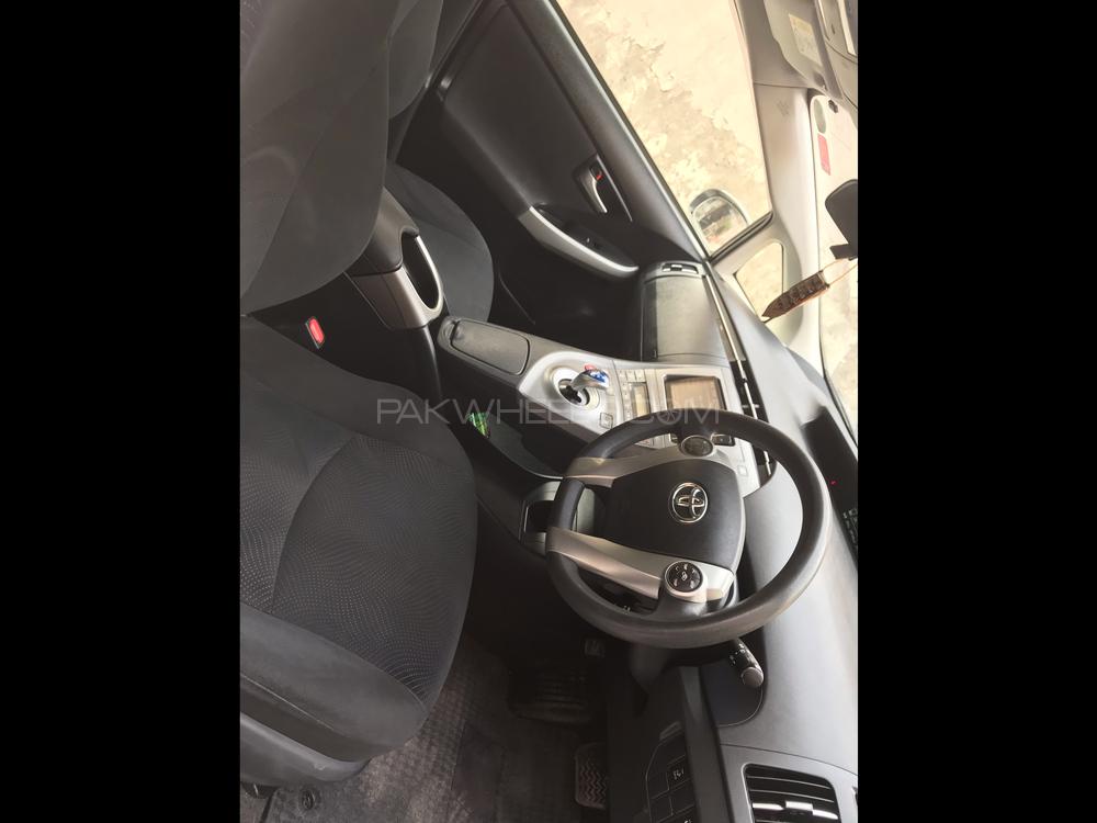 Toyota Prius 2014 for Sale in Peshawar Toyota Prius 2014 for Sale in Peshawar Image-8
