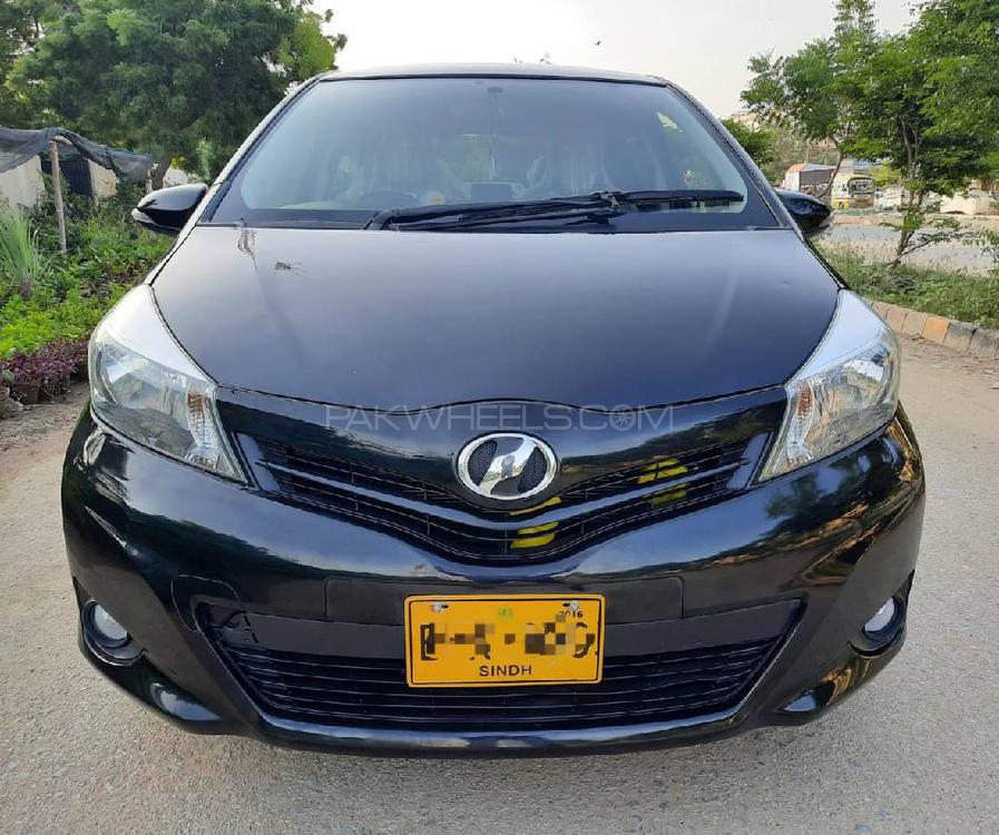 Toyota Vitz 2013 for Sale in Karachi Image-1