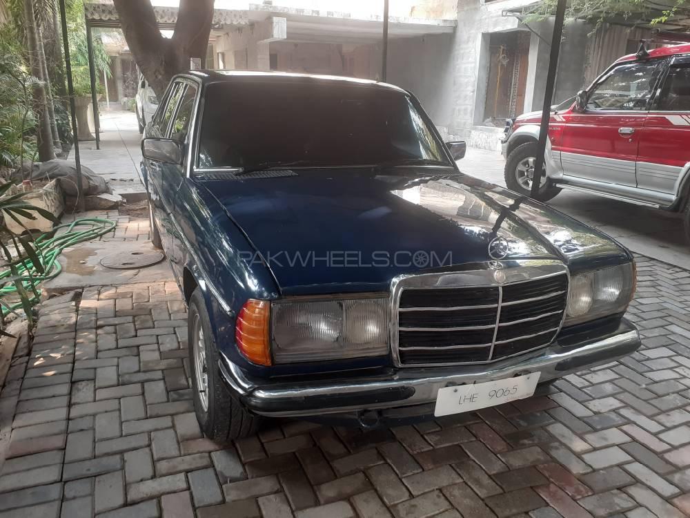 Mercedes Benz E Class 1982 for Sale in Lahore Mercedes Benz E Class 1982 for Sale in Lahore Image-4