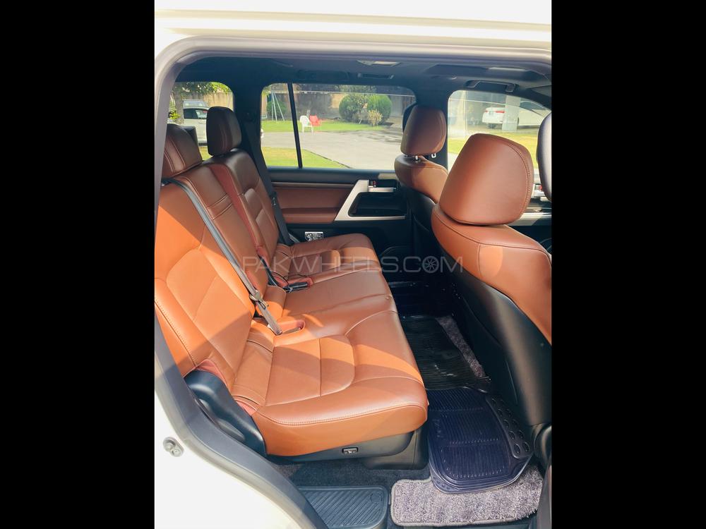 Toyota Land Cruiser 2015 for Sale in Lahore Toyota Land Cruiser 2015 for Sale in Lahore Image-17