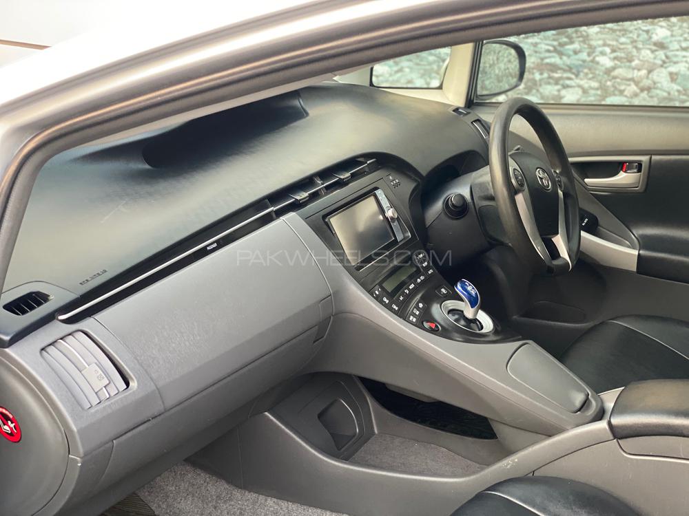 Toyota Prius 2011 for Sale in Lahore Toyota Prius 2011 for Sale in Lahore Image-6