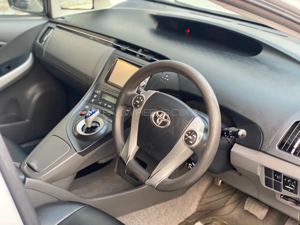 Toyota Prius 2011 for Sale in Lahore Toyota Prius 2011 for Sale in Lahore Image-11