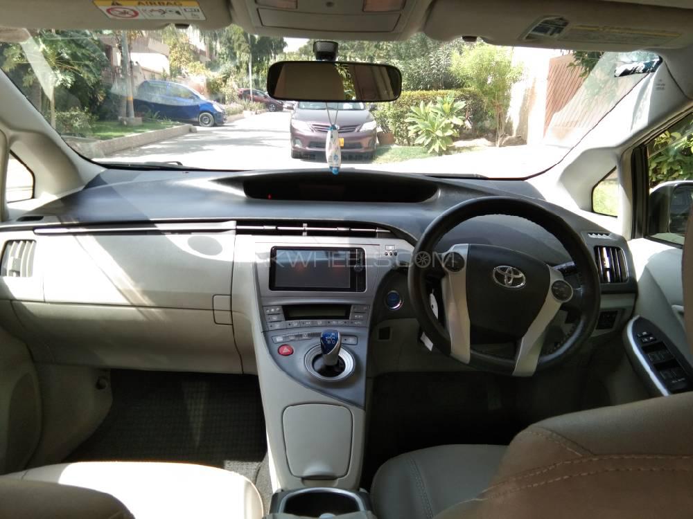 Toyota Prius 2013 for Sale in Karachi Toyota Prius 2013 for Sale in Karachi Image-12