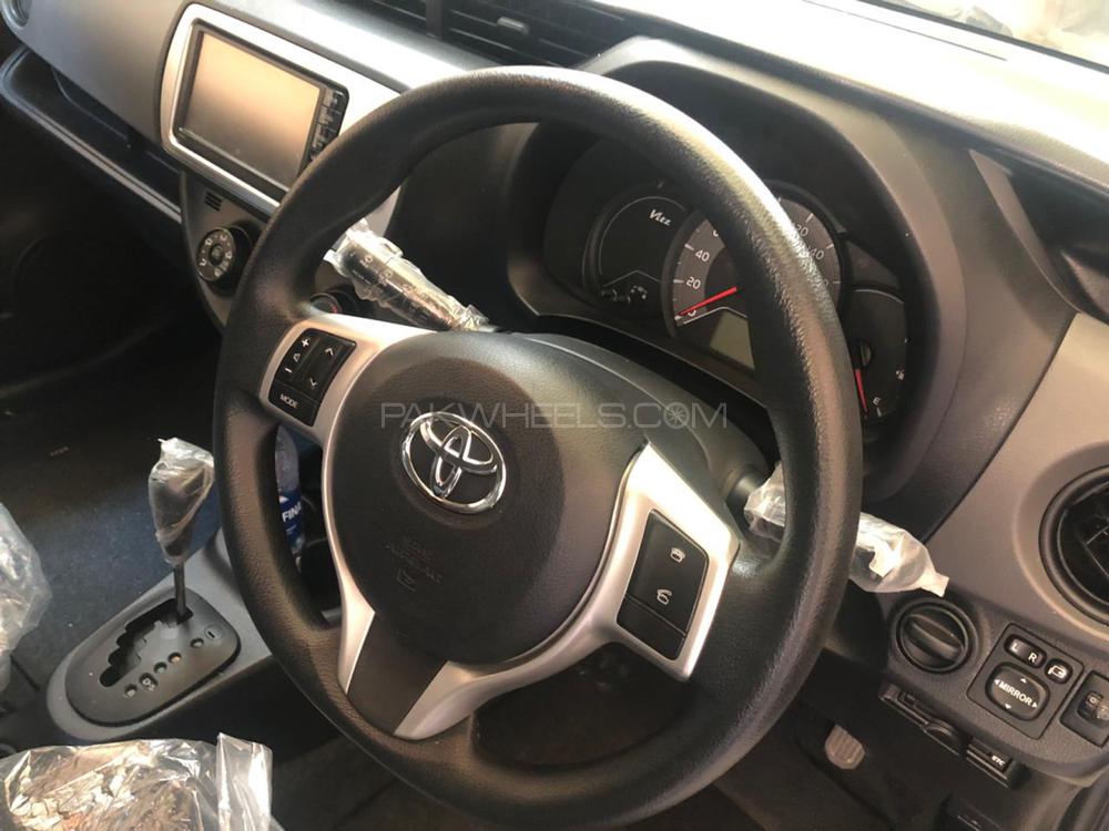 Toyota Vitz 2015 for Sale in Peshawar Image-1