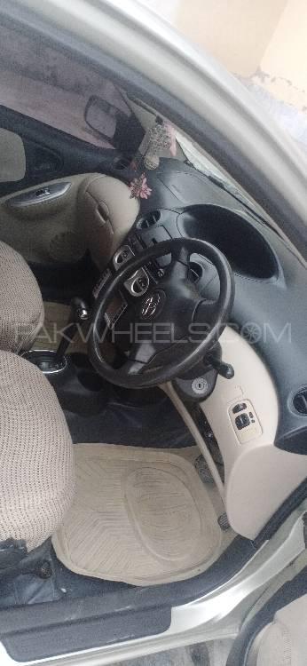 Toyota Vitz 2004 for Sale in Peshawar Image-1