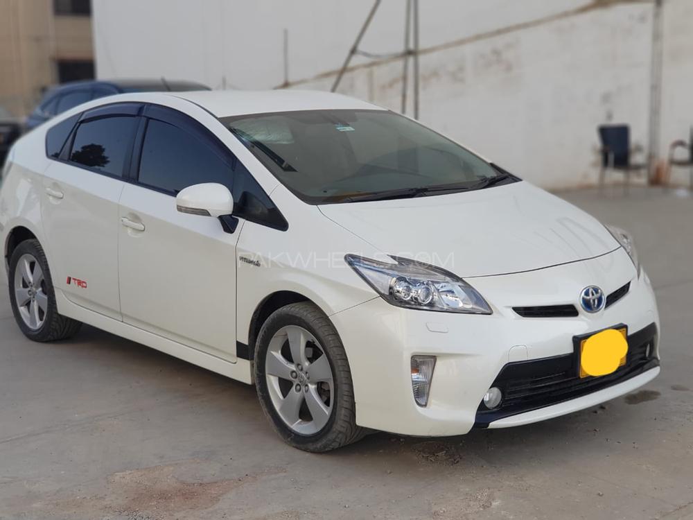 Toyota Prius 2014 for Sale in Karachi Toyota Prius 2014 for Sale in Karachi Image-6