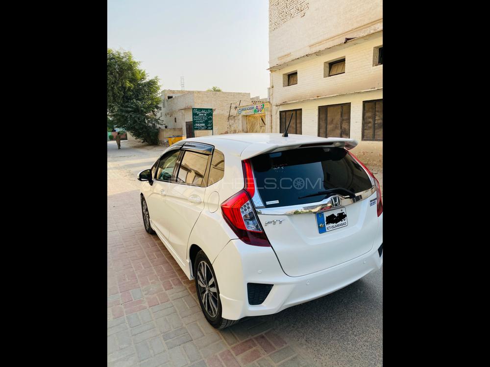 Honda Fit 2015 for Sale in Multan Honda Fit 2015 for Sale in Multan Image-5