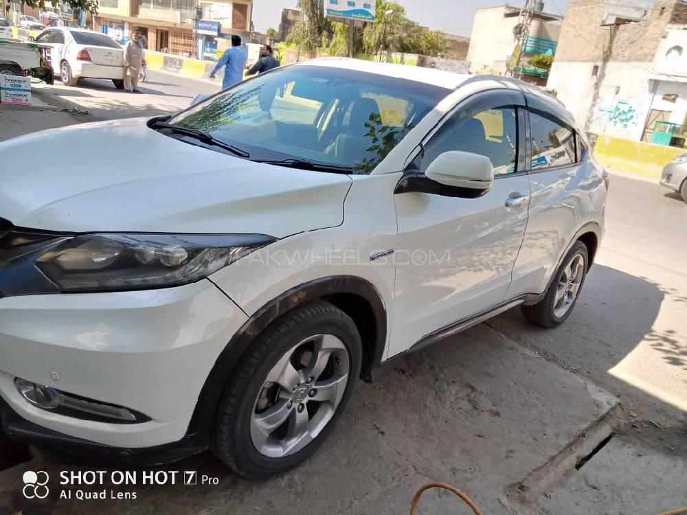 Honda Vezel 2014 for Sale in Swabi Image-1