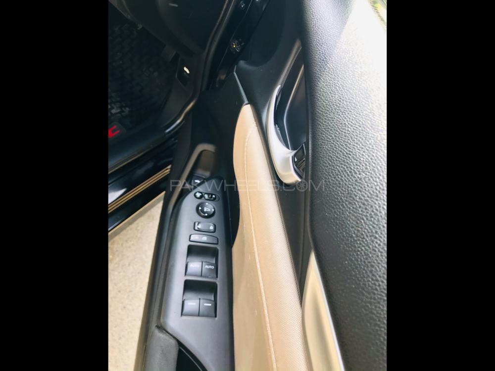 Honda Civic 2018 for Sale in Lahore Honda Civic 2018 for Sale in Lahore Image-9