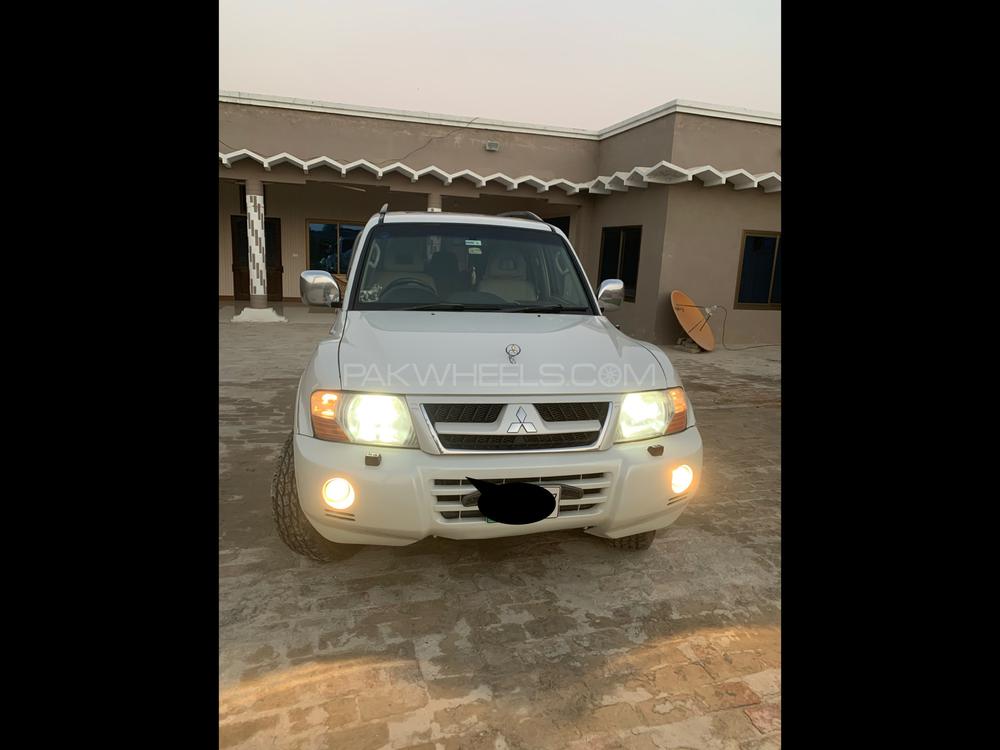 Mitsubishi Pajero 2005 for Sale in Multan Mitsubishi Pajero 2005 for Sale in Multan Image-8