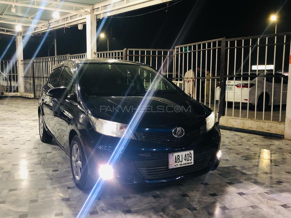 Toyota Vitz 2013 for Sale in Peshawar Image-1
