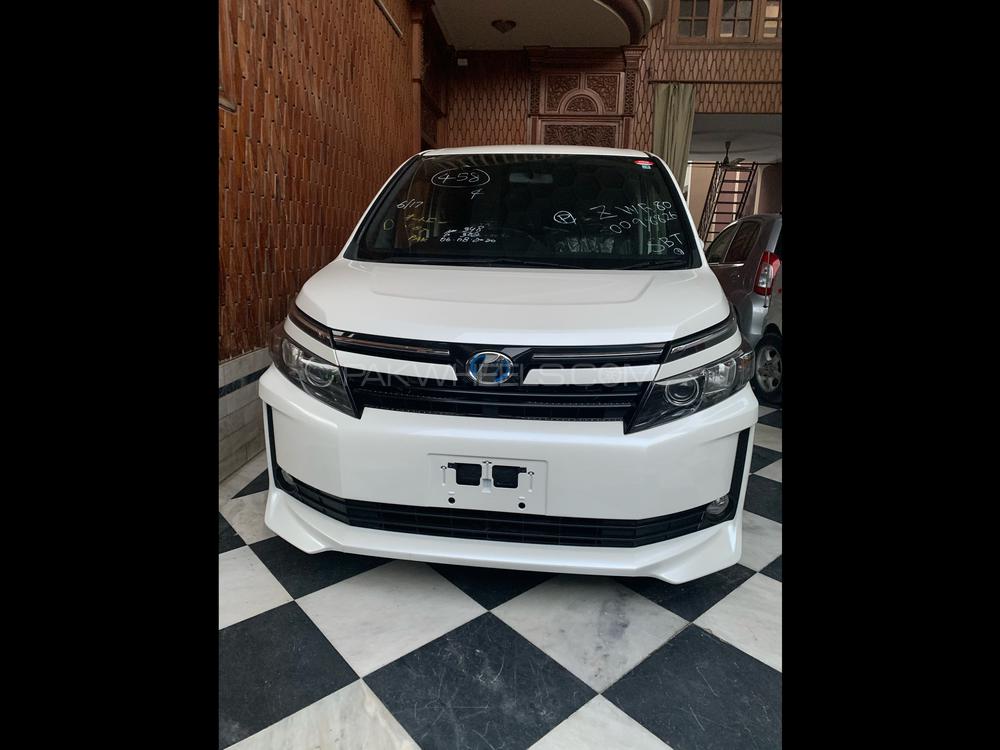 Toyota Voxy 2015 for Sale in Peshawar Toyota Voxy 2015 for Sale in Peshawar Image-2