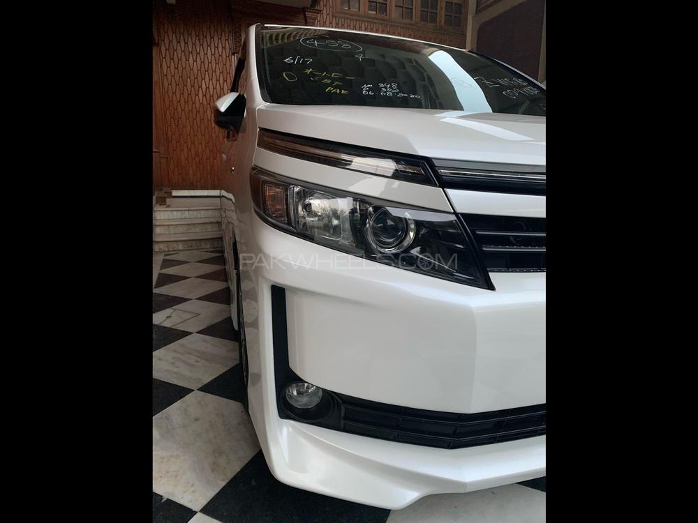 Toyota Voxy 2015 for Sale in Peshawar Toyota Voxy 2015 for Sale in Peshawar Image-4