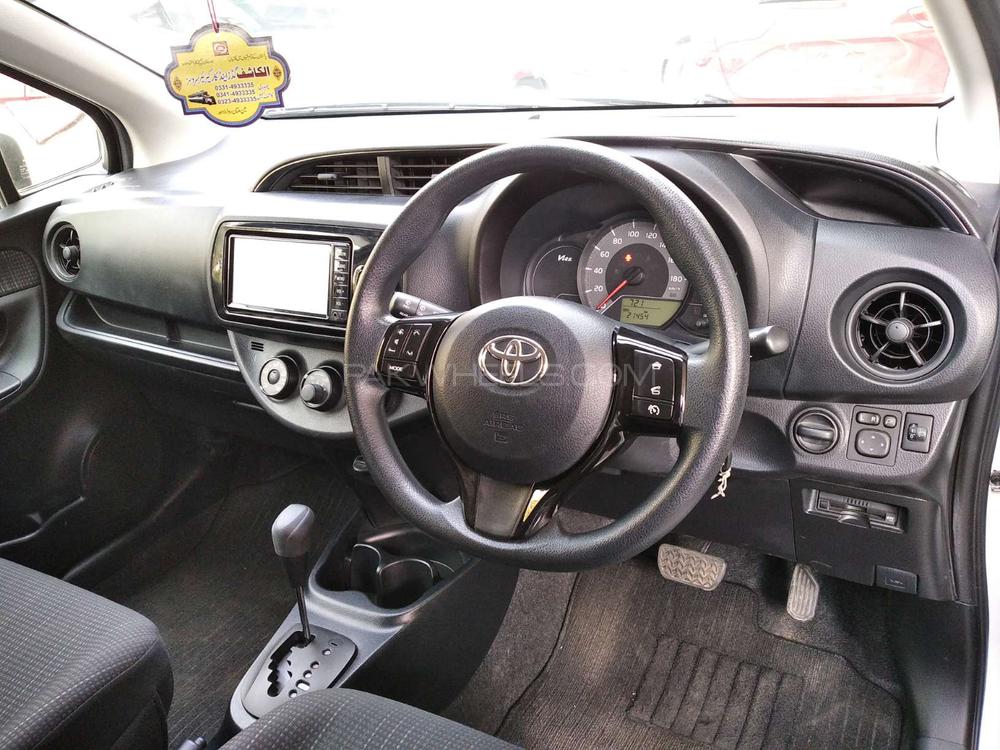 Toyota Vitz 2017 for Sale in Lahore Toyota Vitz 2017 for Sale in Lahore Image-4