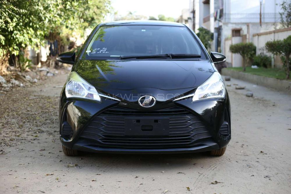 Toyota Vitz 2017 for Sale in Karachi Image-1