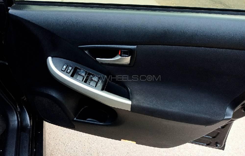 Toyota Prius 2015 for Sale in Karachi Toyota Prius 2015 for Sale in Karachi Image-7
