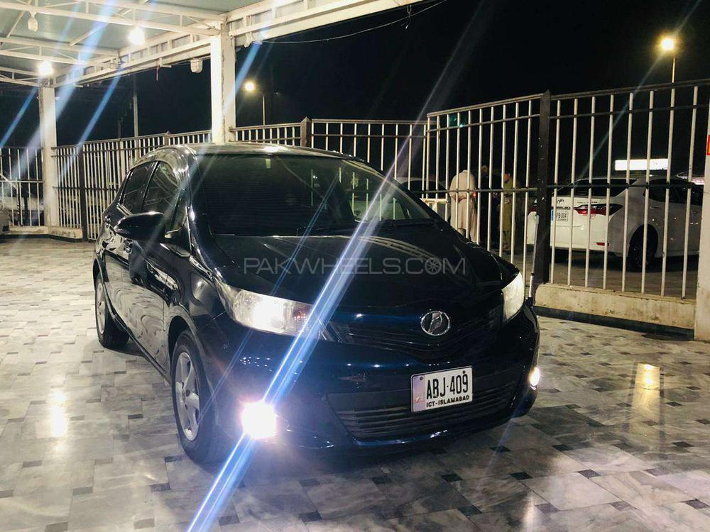 Toyota Vitz 2013 for Sale in Peshawar Image-1