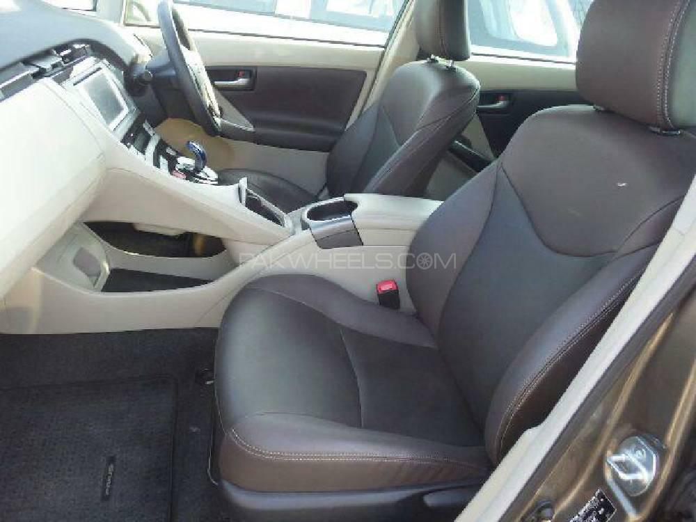 Toyota Prius 2013 for Sale in Nowshera Image-1