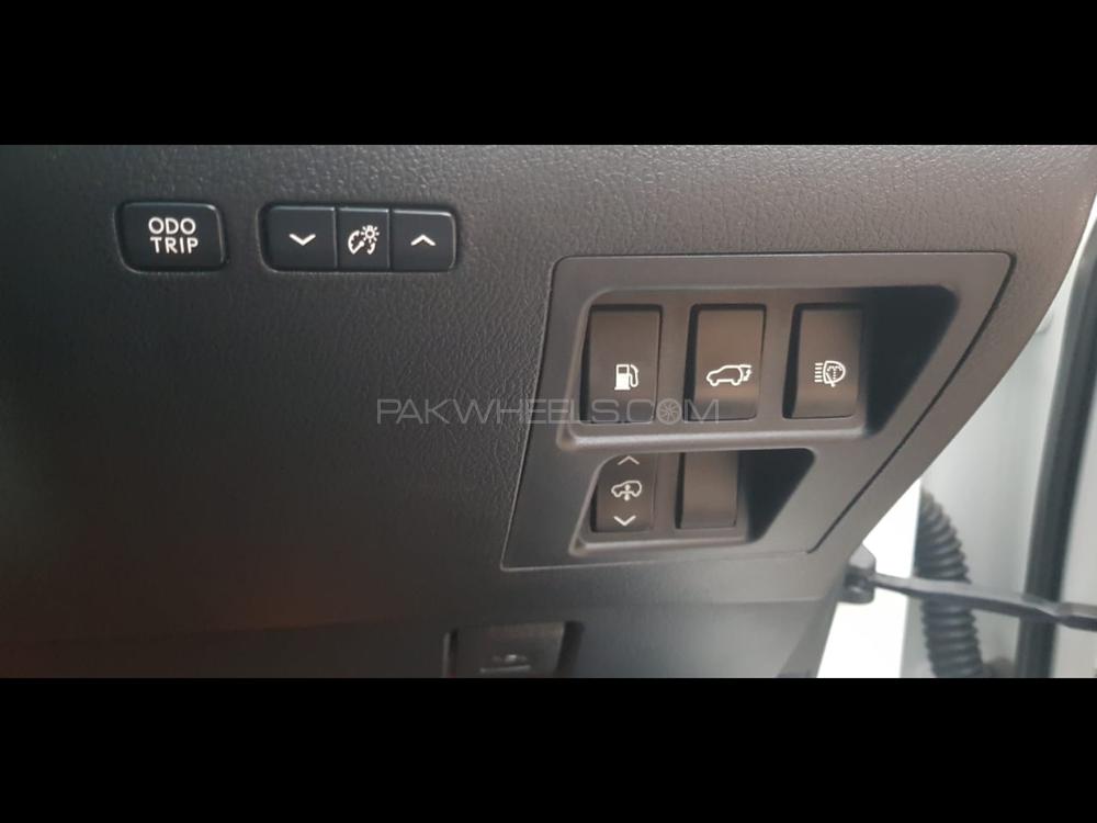 لیکزس آر ایکس سیریز 2010 for Sale in کراچی لیکزس آر ایکس سیریز 2010 for Sale in کراچی Image-13