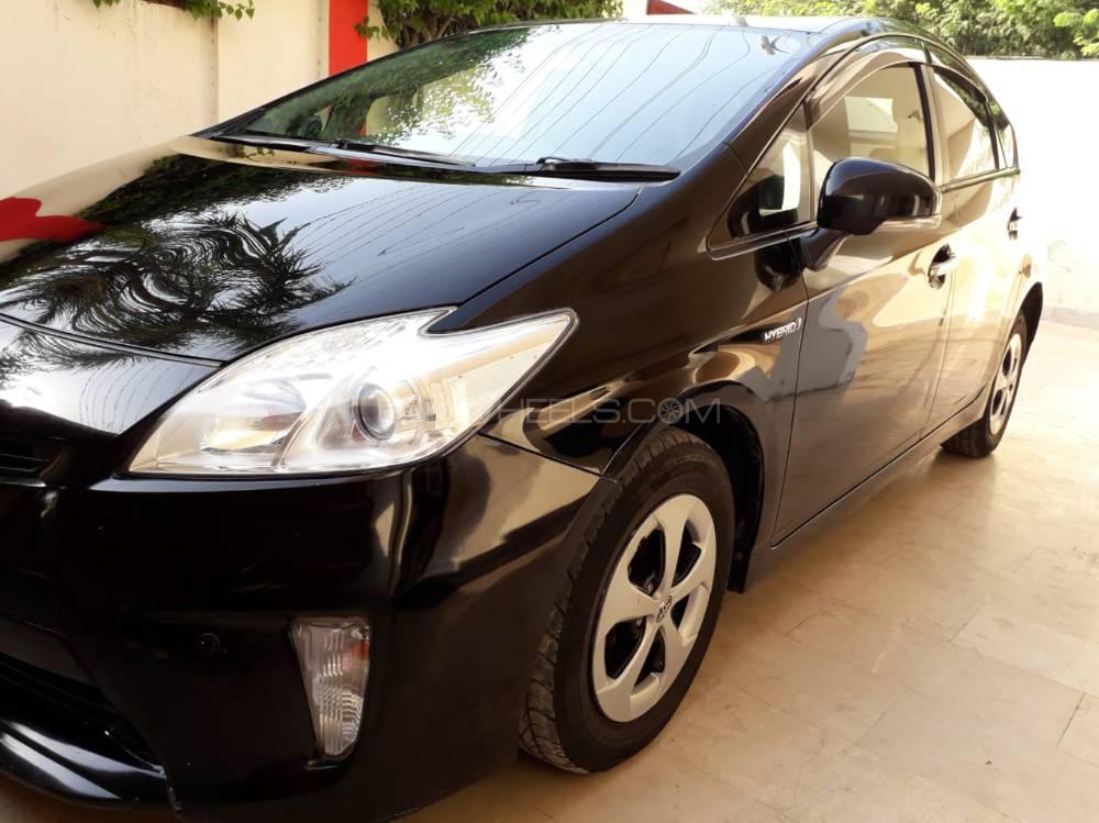 Toyota Prius 2013 for Sale in Multan Toyota Prius 2013 for Sale in Multan Image-8