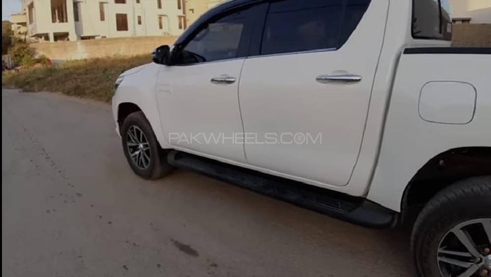 Toyota Hilux 2020 for Sale in Lahore Toyota Hilux 2020 for Sale in Lahore Image-5