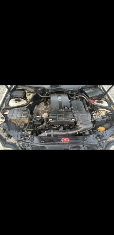 Mercedes Benz 200 D 2002 for Sale in Mardan Image-1