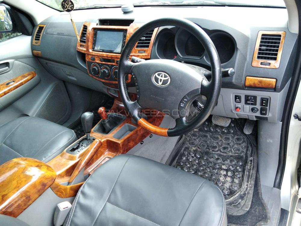 Toyota Hilux 2010 for Sale in Karachi Toyota Hilux 2010 for Sale in Karachi Image-3