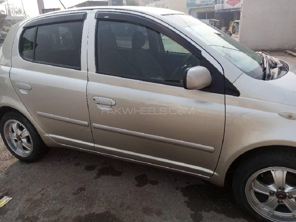 Toyota Vitz 2004 for Sale in Mardan Image-1