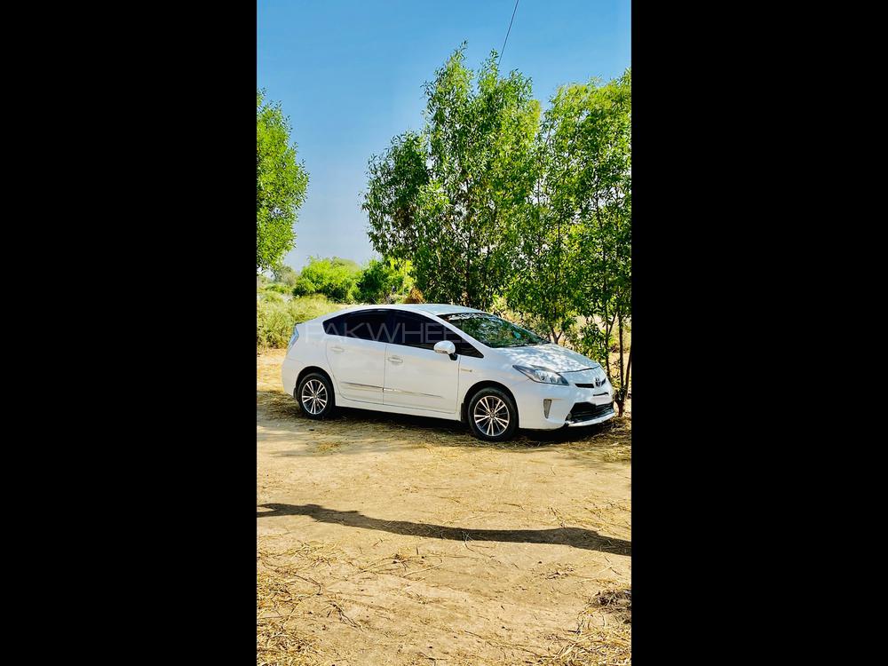 Toyota Prius 2012 for Sale in Hyderabad Toyota Prius 2012 for Sale in Hyderabad Image-2