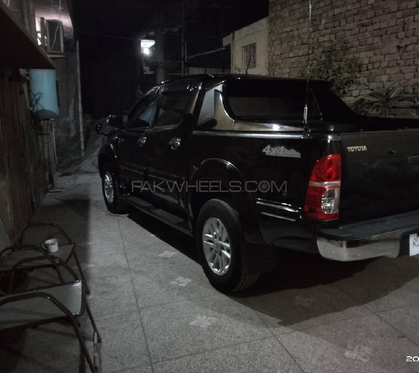 Toyota Hilux 2015 for Sale in Multan Toyota Hilux 2015 for Sale in Multan Image-10