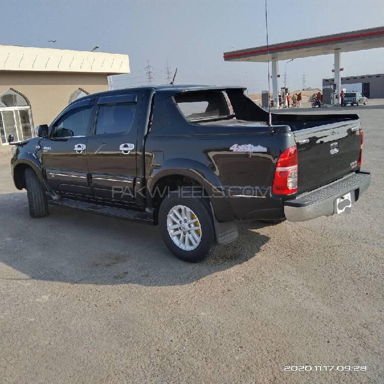 Toyota Hilux 2015 for Sale in Multan Toyota Hilux 2015 for Sale in Multan Image-12