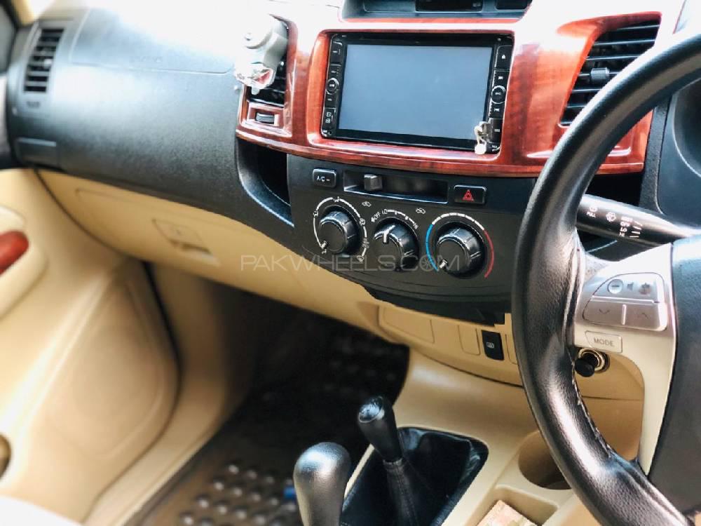 Toyota Hilux 2015 for Sale in Multan Toyota Hilux 2015 for Sale in Multan Image-19