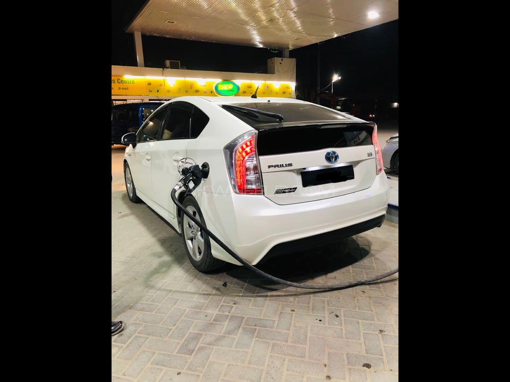 Toyota Prius 2014 for Sale in Peshawar Toyota Prius 2014 for Sale in Peshawar Image-9
