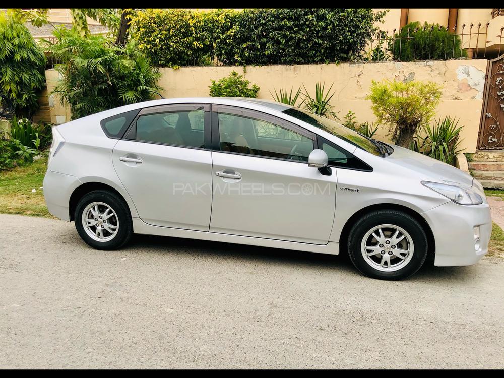 ٹویوٹا پریوس 2011 for Sale in لاہور Image-1