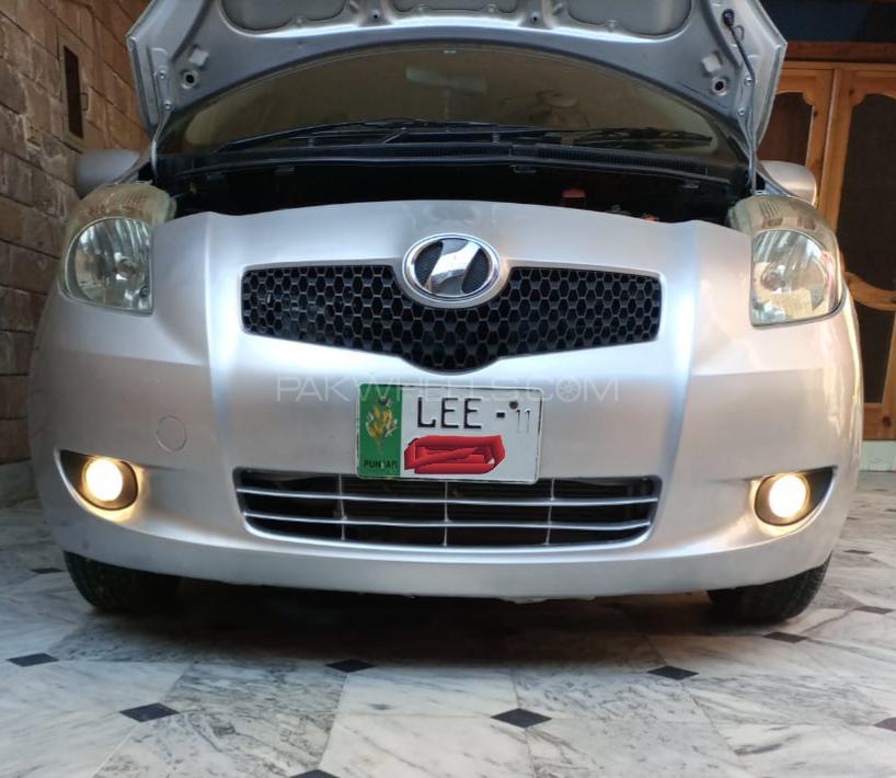 Toyota Vitz 2007 for Sale in Mardan Image-1