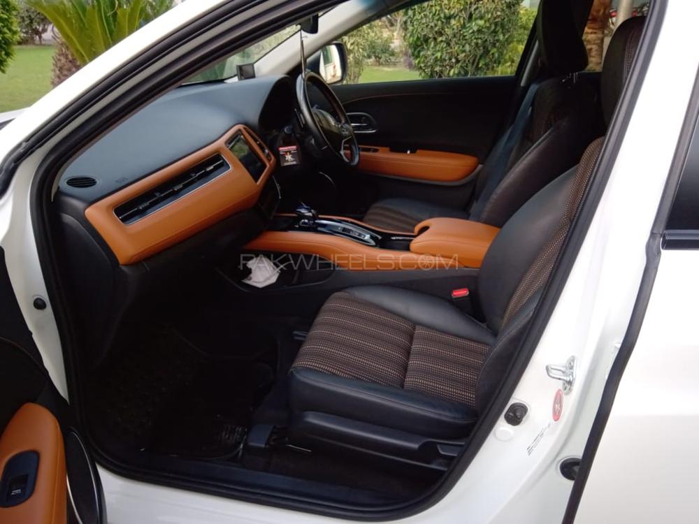 Honda Vezel 2016 for Sale in Sialkot Honda Vezel 2016 for Sale in Sialkot Image-3