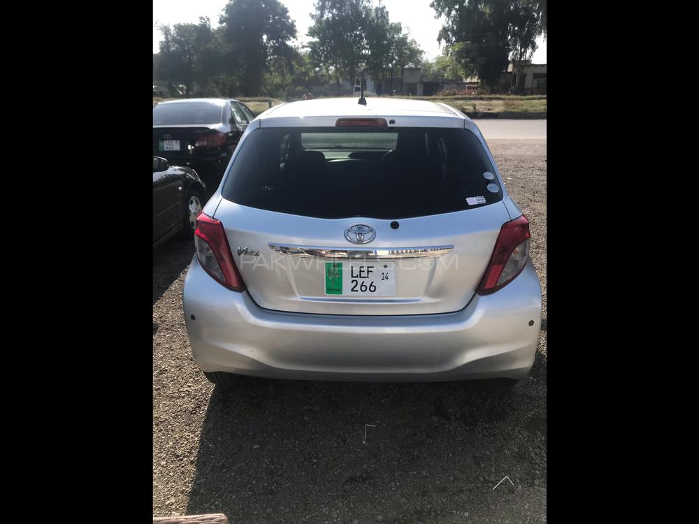 Toyota Vitz 2011 for Sale in Peshawar Image-1