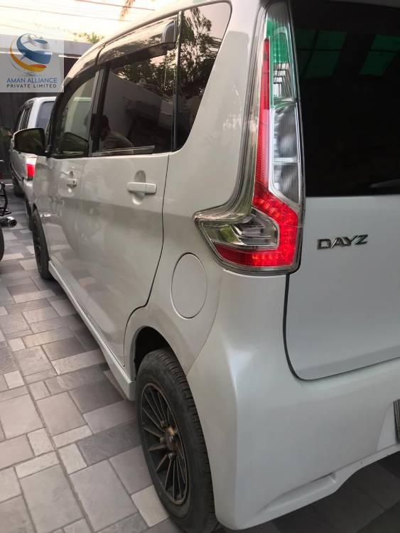 Nissan Dayz Highway Star 2017 for Sale in Karachi Nissan Dayz Highway Star 2017 for Sale in Karachi Image-3