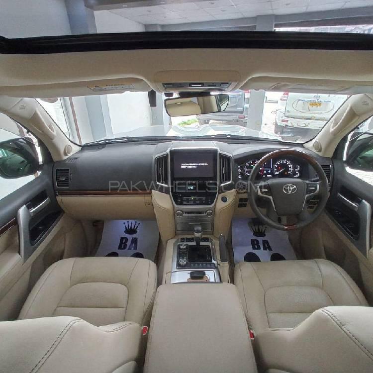 Toyota Land Cruiser 2017 for Sale in Karachi Toyota Land Cruiser 2017 for Sale in Karachi Image-18