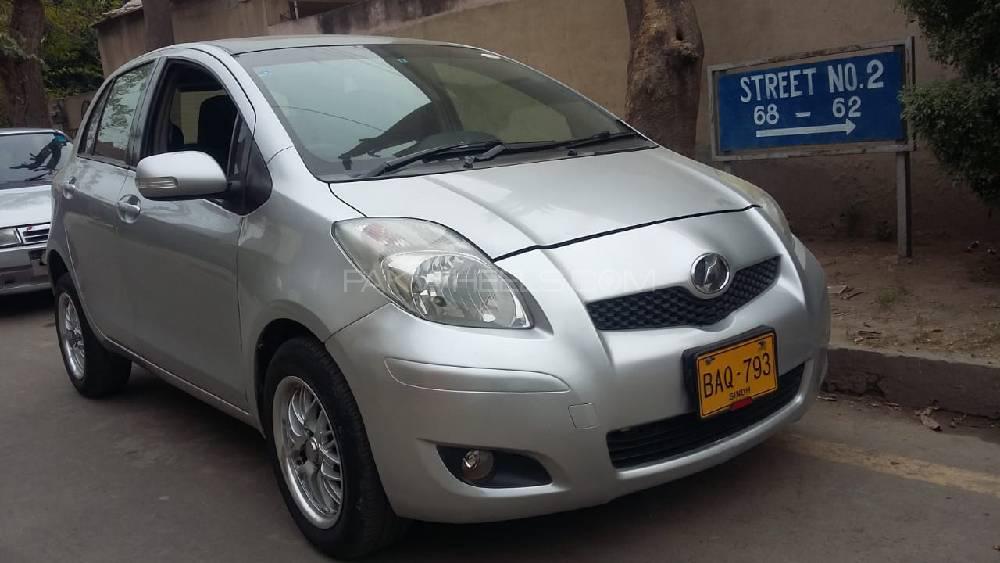 Toyota Vitz 2010 for Sale in Lahore Image-1