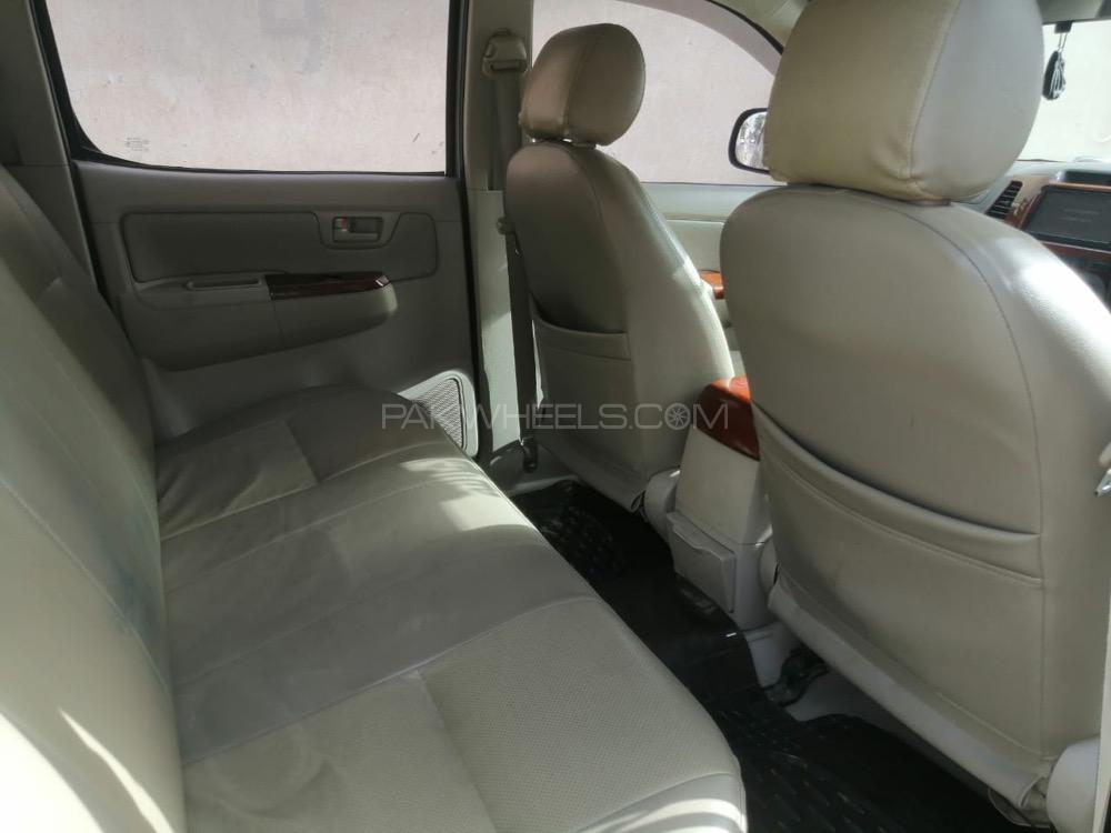 Toyota Hilux 2005 for Sale in Toba Tek Singh Toyota Hilux 2005 for Sale in Toba Tek Singh Image-9